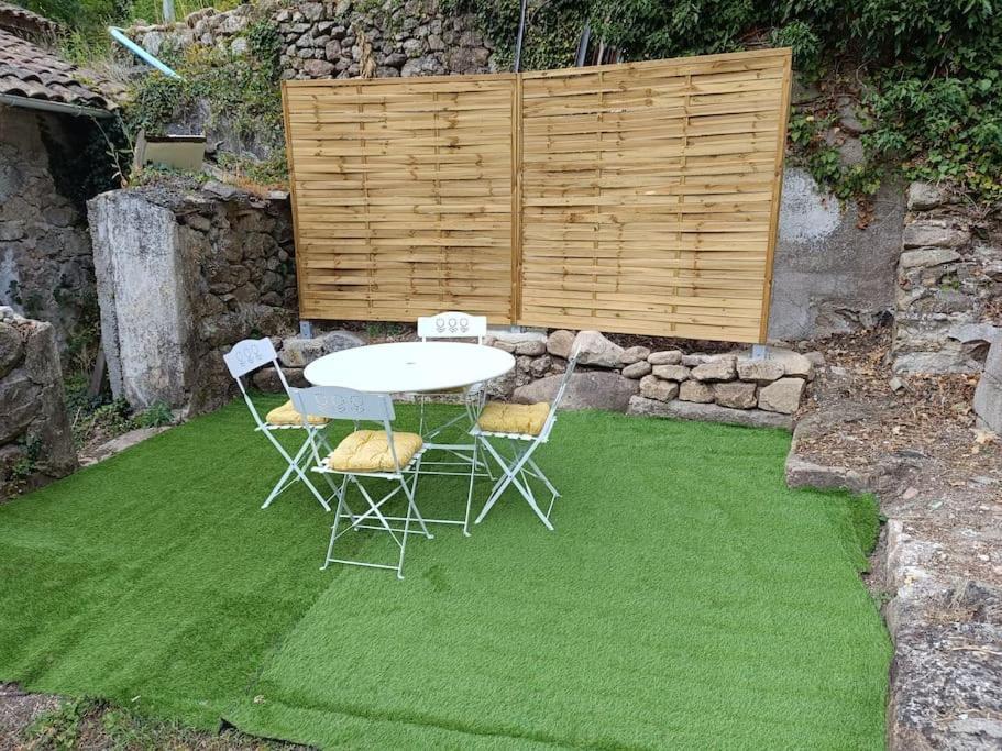 Appartement 2 A 4 Personnes Antraigues-sur-Volane Extérieur photo